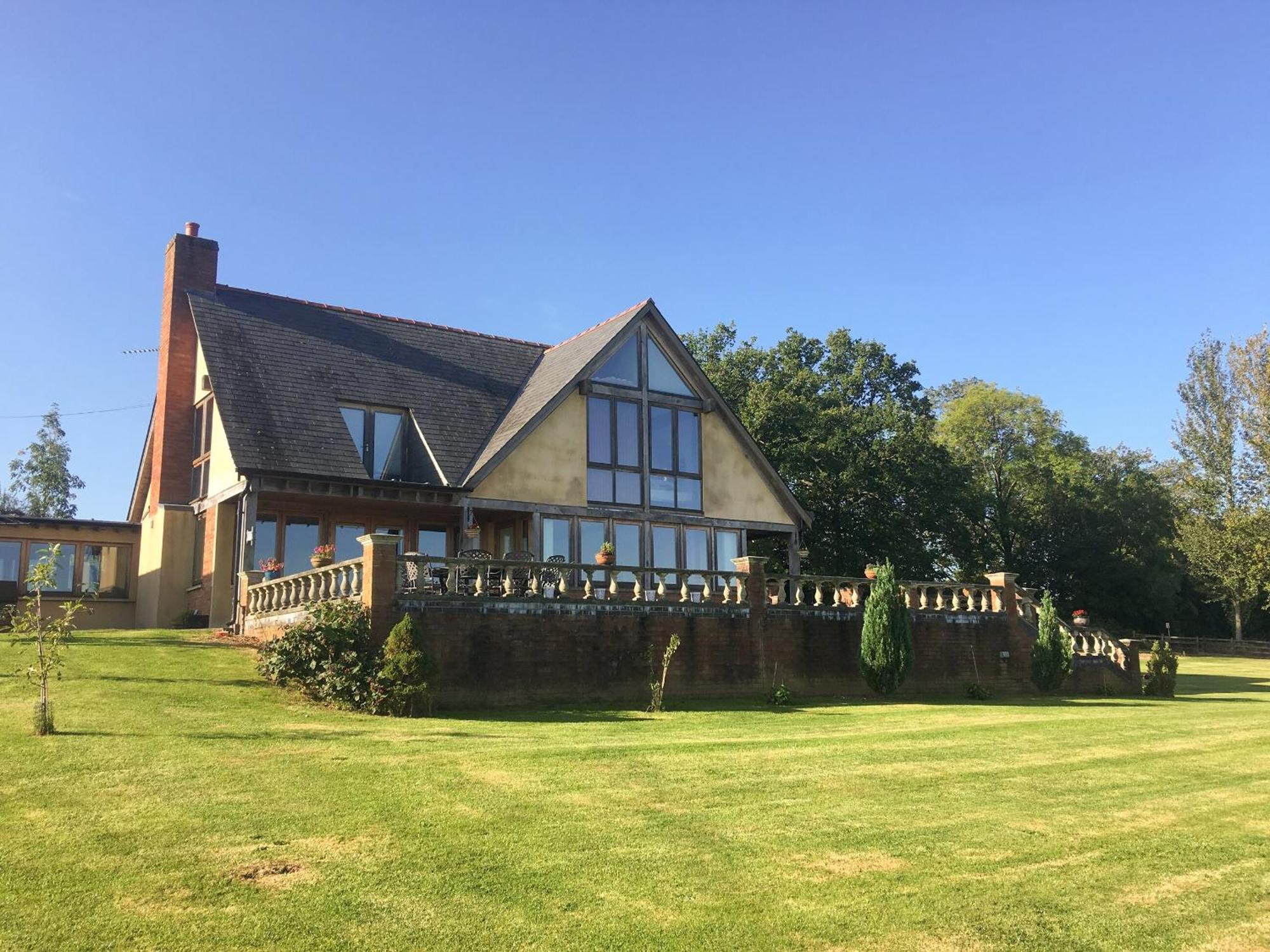 Vila The Grange Dinmore Exteriér fotografie